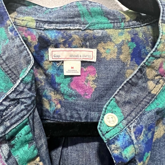 Floral Button-Up Blouse GAP Women's Floral Denim Shirt  medium - Picture 4 of 7